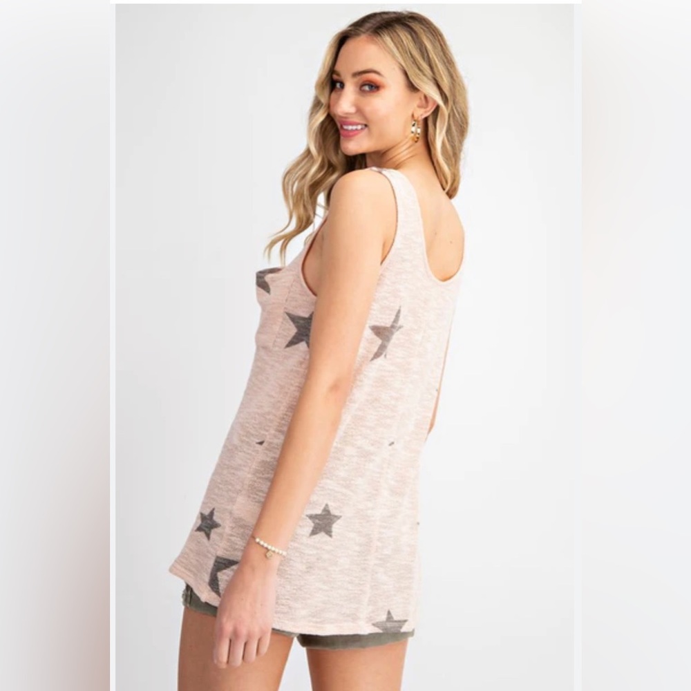 NWT BEAUTIFUL TOP.  Pink with Silver STARS size SM